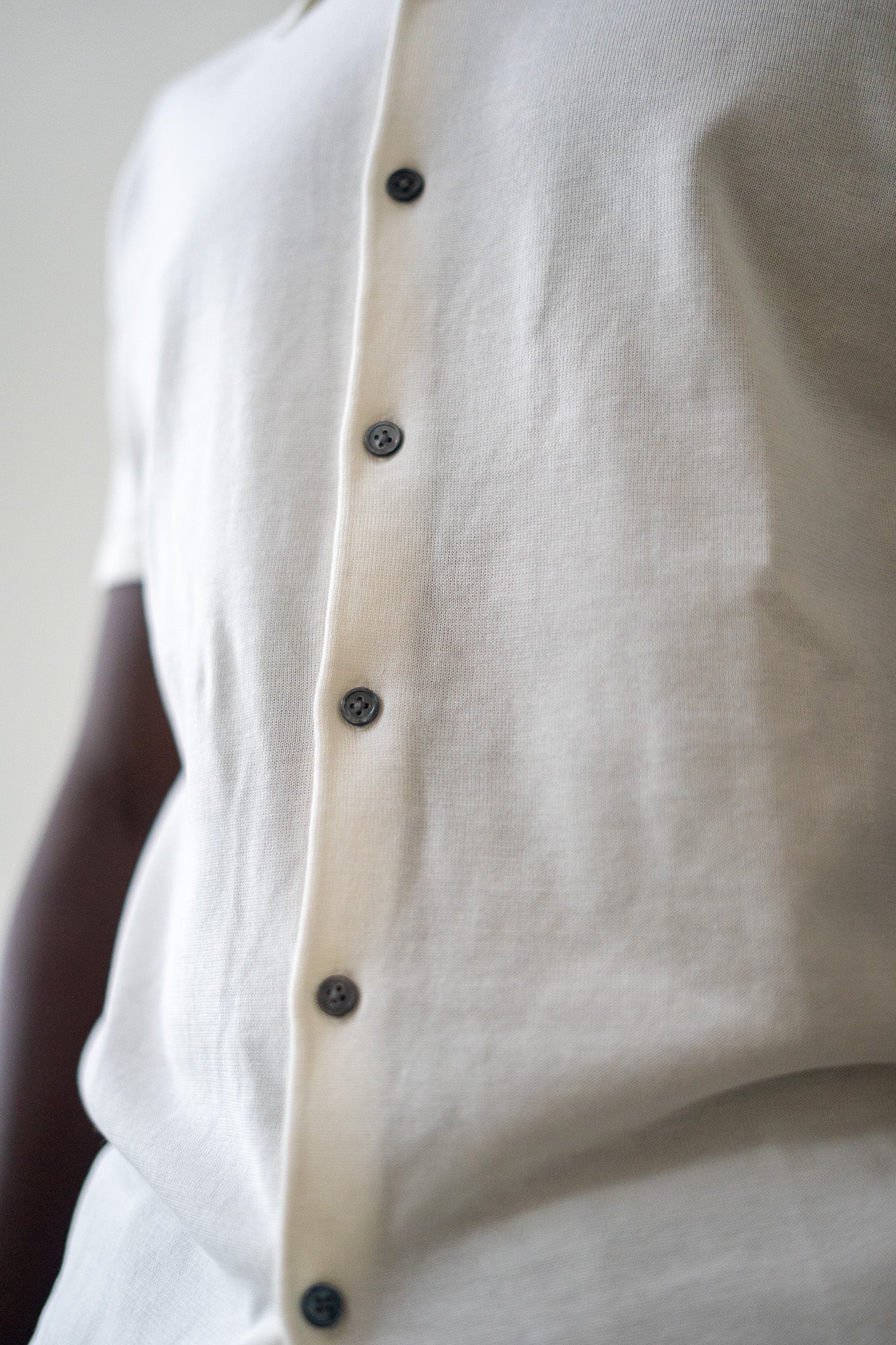 Donce de la Sense Cotton-Silk Button-Up Shirt, crafted from a luxurious cotton-silk blend for a smooth and comfortable fit.