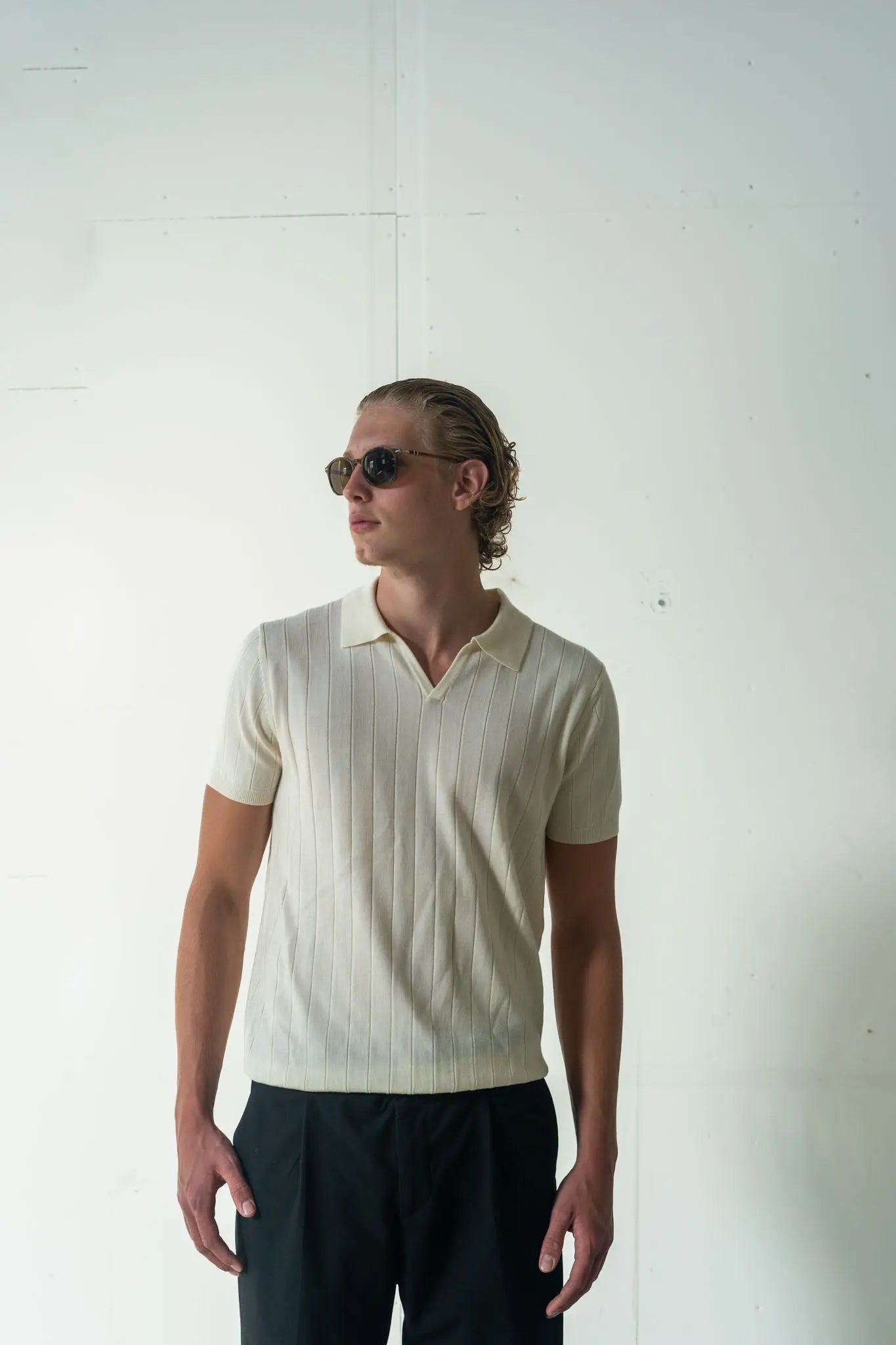 Elegant Donce de la Sense Wool Pique crafted from fine Merino wool, perfect for year-round wear with exceptional thermal regulation.
